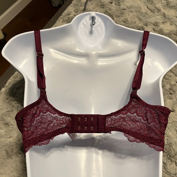 Victoria’s Secret 34D Bra - Picture 2 of 3